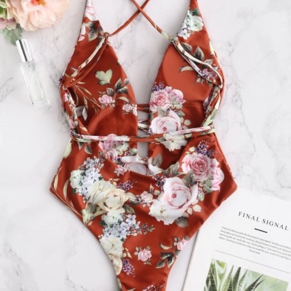 One piece floral high cut bathing suit - Picture 2 of 4